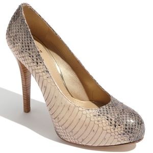Stuart Weitzman Rowin beige/blk snake heels, sz 9M
